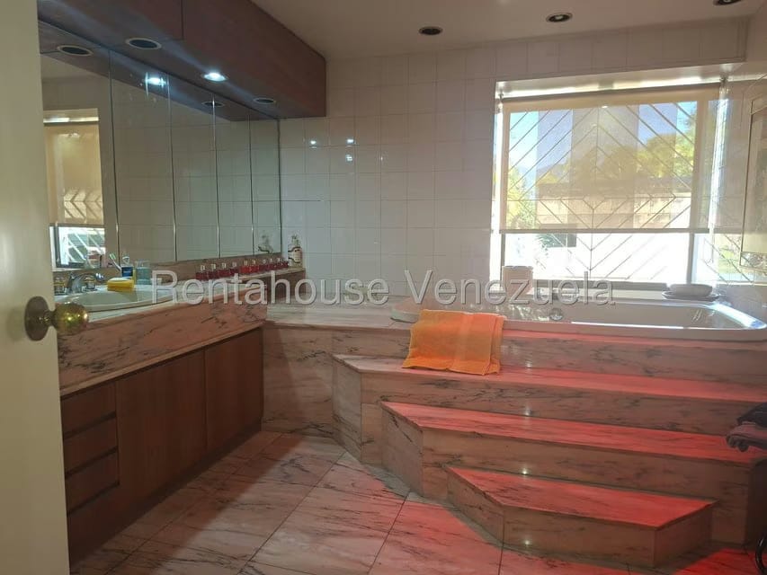 Apartamento (1 Nivel) en Venta en Colinas de Bello Monte, Distrito Metropolitano - 45