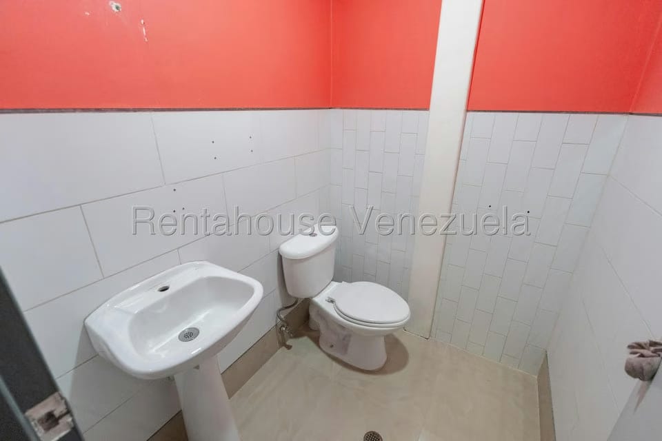 Comercial (Local Comercial) en Venta en Baruta, Distrito Metropolitano - 16