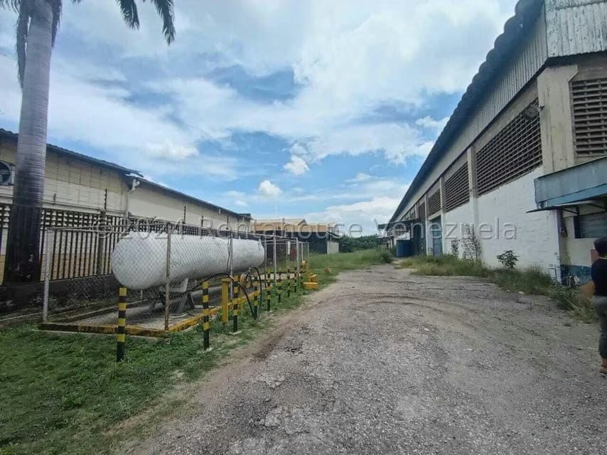Comercial (Galpon - Deposito) en Venta en Zona Industrial, Carabobo - 13