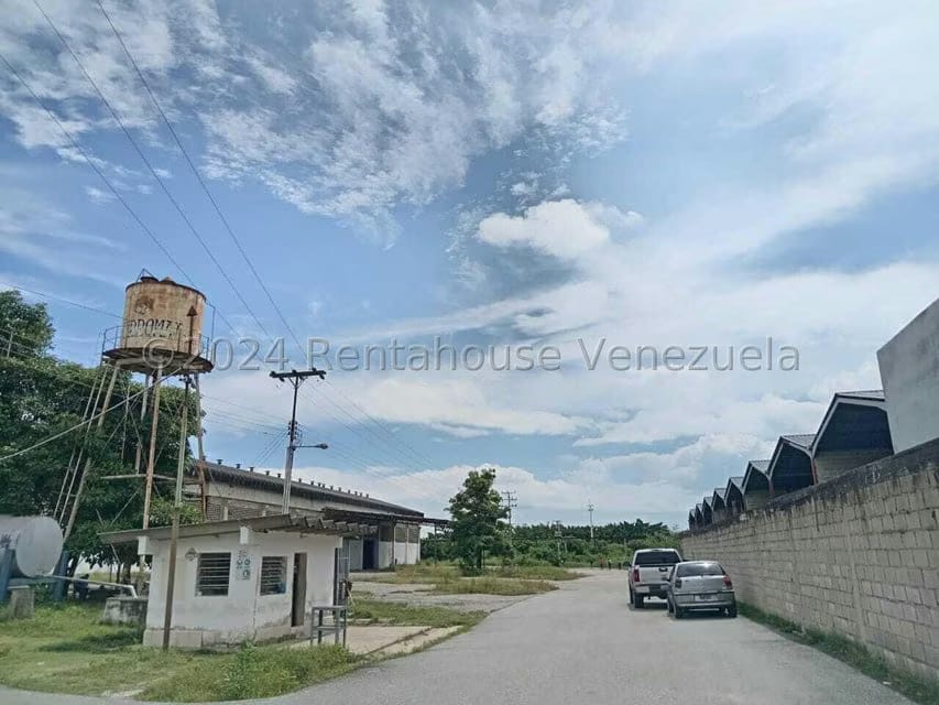 Comercial (Galpon - Deposito) en Venta en Zona Industrial, Carabobo - 3