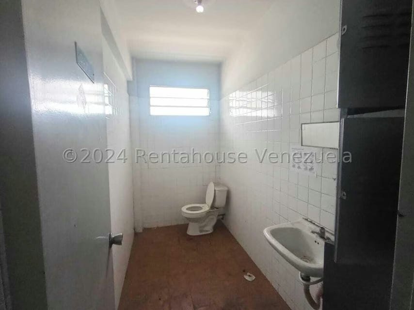 Comercial (Galpon - Deposito) en Venta en Zona Industrial, Carabobo - 27