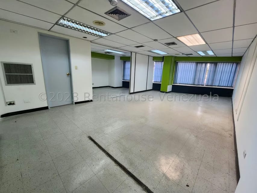 Comercial (Oficina) en Alquiler en El Marques, Distrito Metropolitano - 8