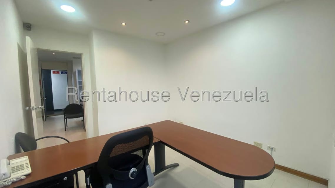Comercial (Oficina) en Alquiler en Prados del Este, Distrito Metropolitano - 25