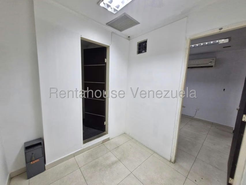 Comercial (Oficina) en Alquiler en El Centro, Aragua - 11