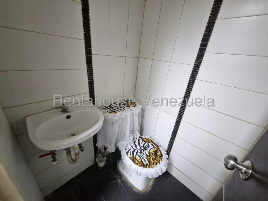 Comercial (Oficina) en Alquiler en El Centro, Aragua - 12