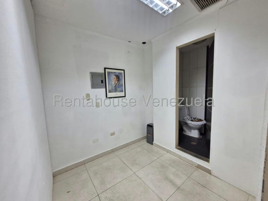 Comercial (Oficina) en Alquiler en El Centro, Aragua - 10