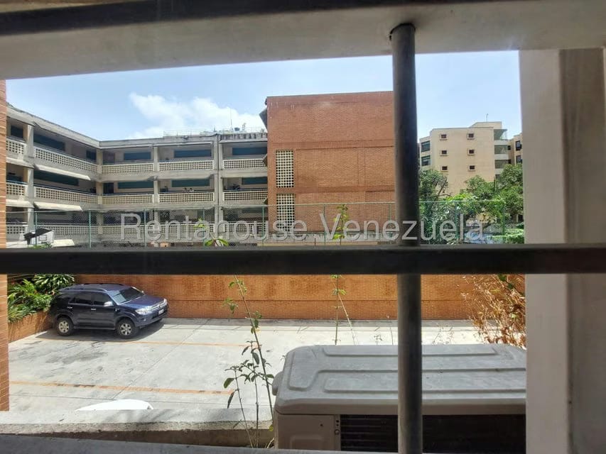 Apartamento (1 Nivel) en Alquiler en Campo Alegre, Distrito Metropolitano - 28
