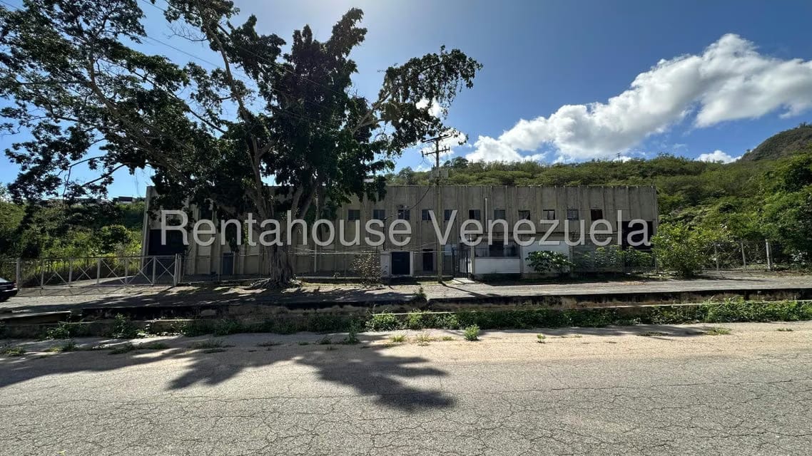 Comercial (Local Comercial) en Venta en Sector Industrial Cloris, Miranda