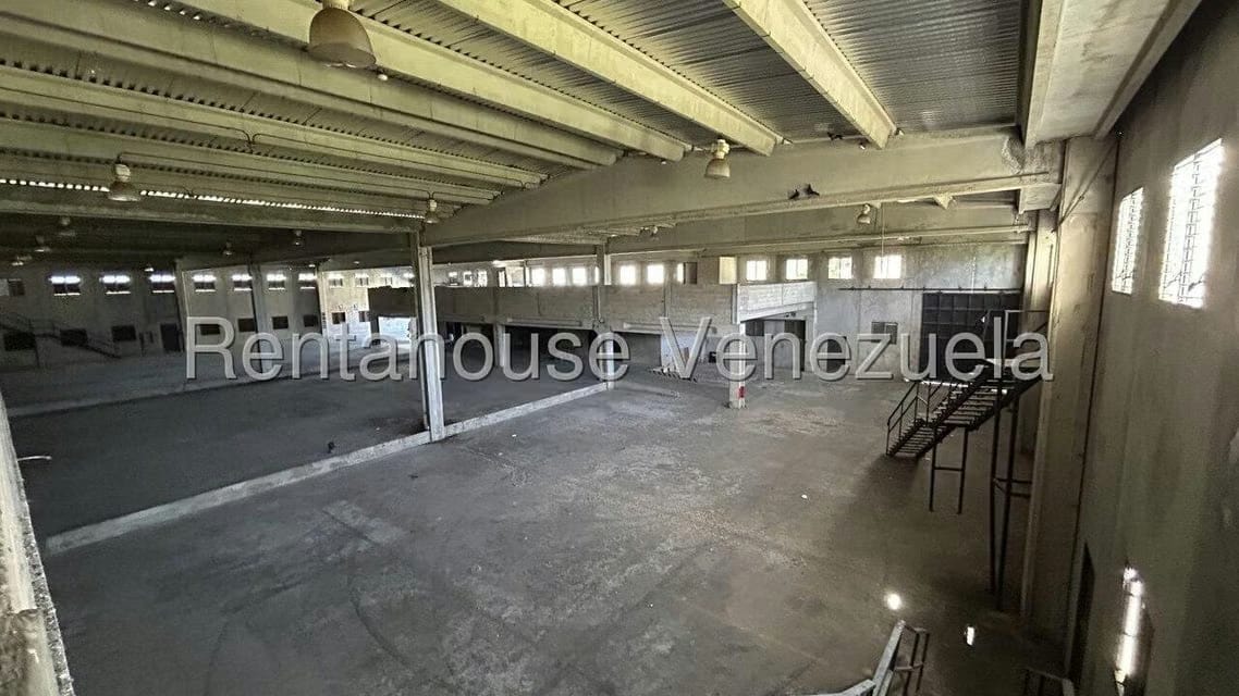 Comercial (Local Comercial) en Venta en Sector Industrial Cloris, Miranda - 11