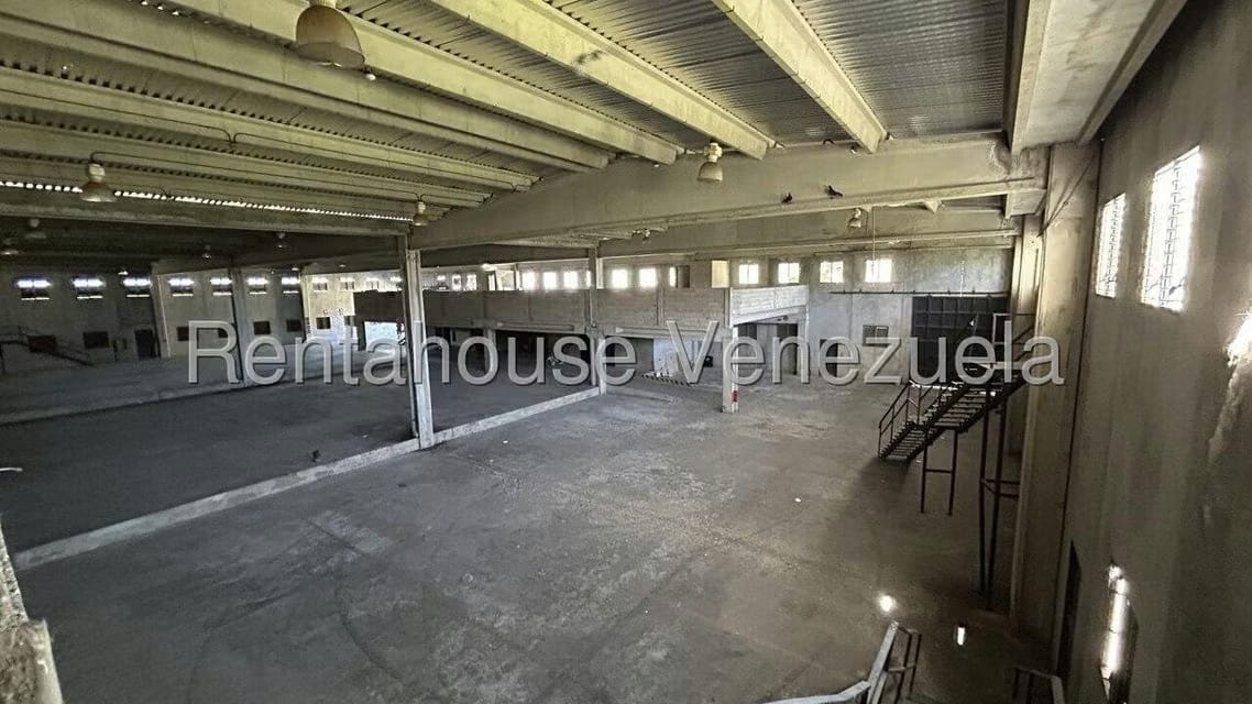 Comercial (Local Comercial) en Venta en Sector Industrial Cloris, Miranda - 14