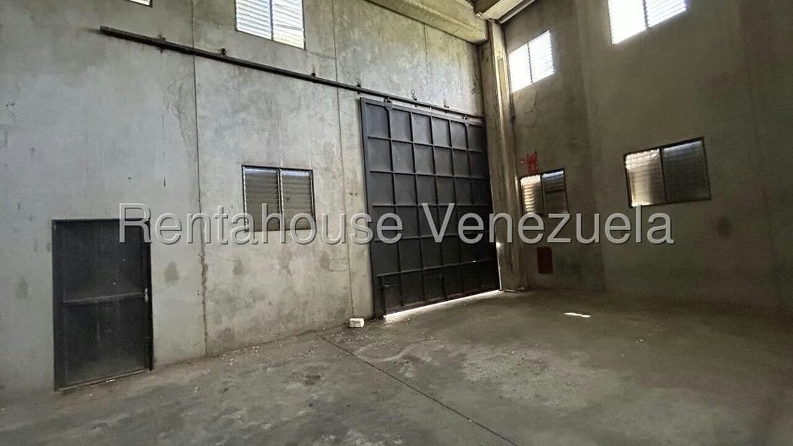 Comercial (Local Comercial) en Venta en Sector Industrial Cloris, Miranda - 16