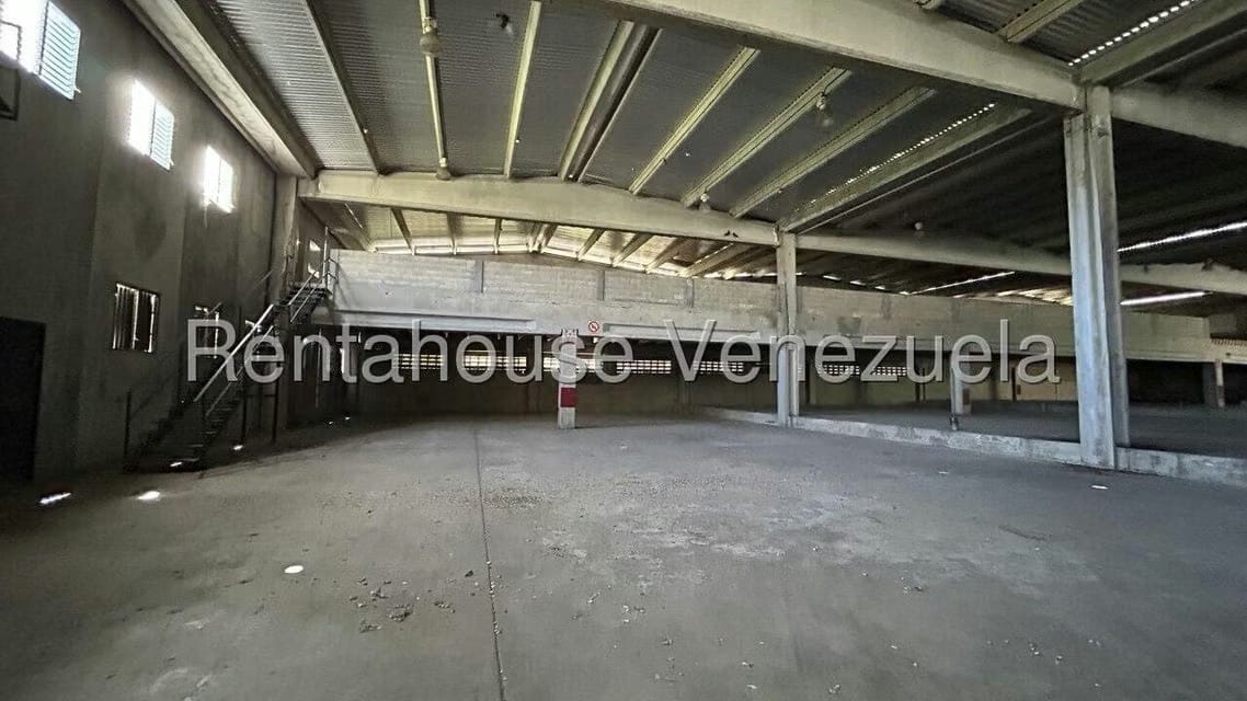 Comercial (Local Comercial) en Venta en Sector Industrial Cloris, Miranda - 18