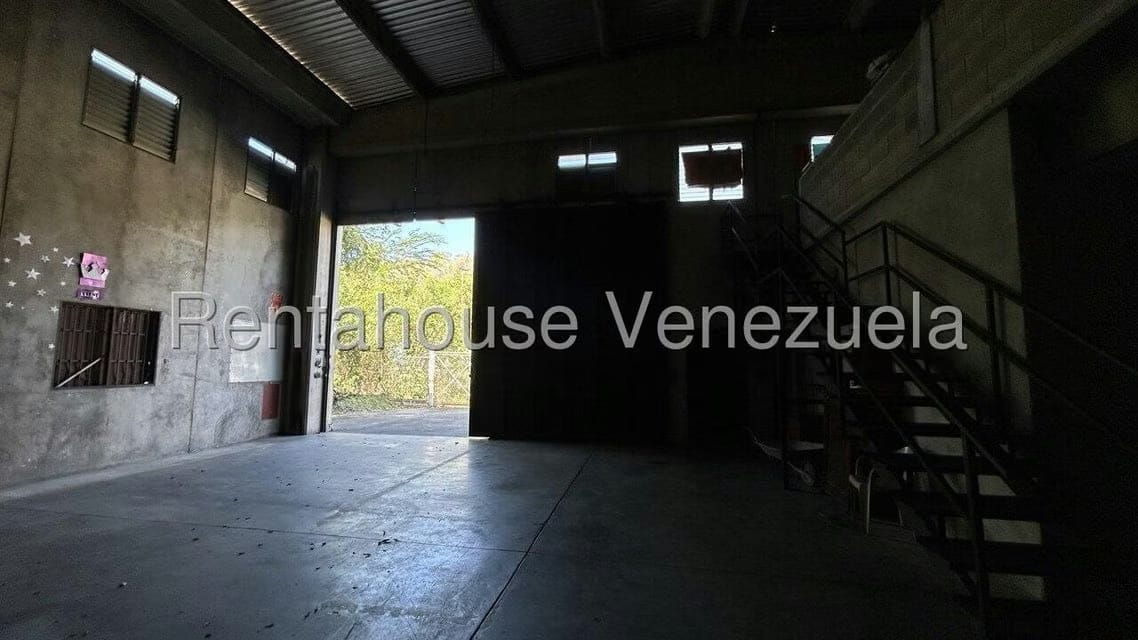 Comercial (Local Comercial) en Venta en Sector Industrial Cloris, Miranda - 23