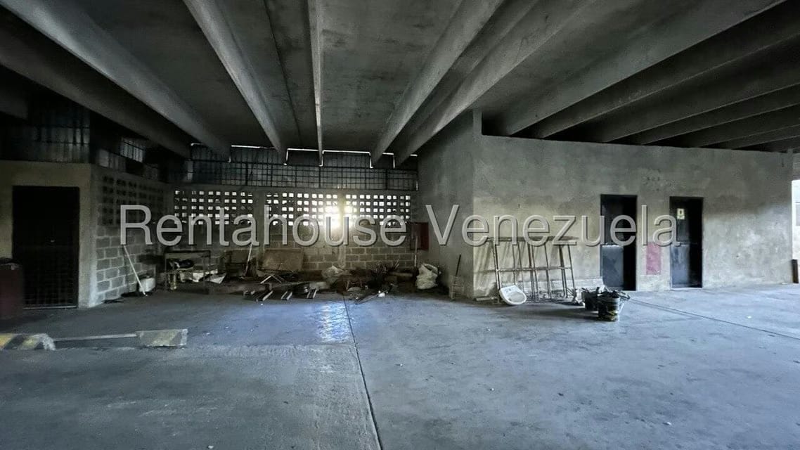 Comercial (Local Comercial) en Venta en Sector Industrial Cloris, Miranda - 26