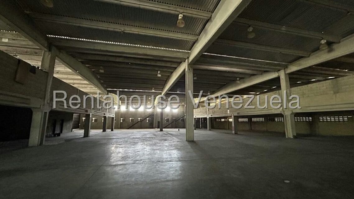 Comercial (Local Comercial) en Venta en Sector Industrial Cloris, Miranda - 28