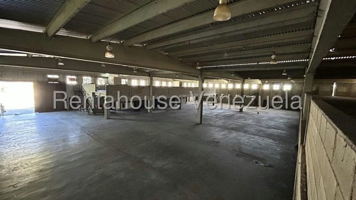 Comercial (Local Comercial) en Venta en Sector Industrial Cloris, Miranda - 31