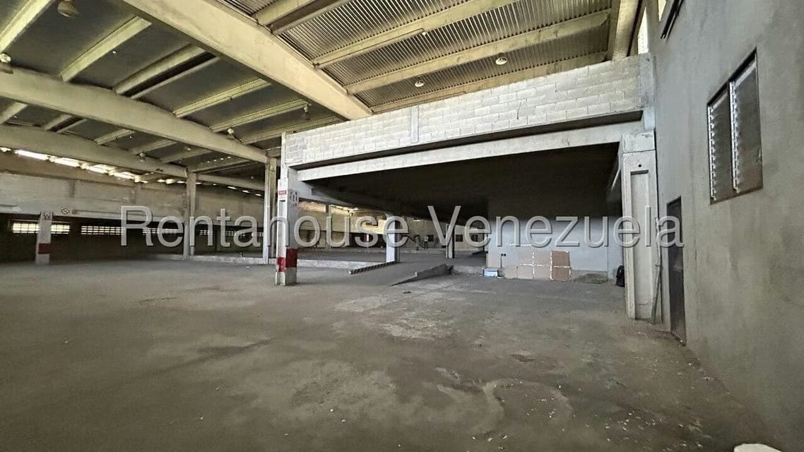 Comercial (Local Comercial) en Venta en Sector Industrial Cloris, Miranda - 32