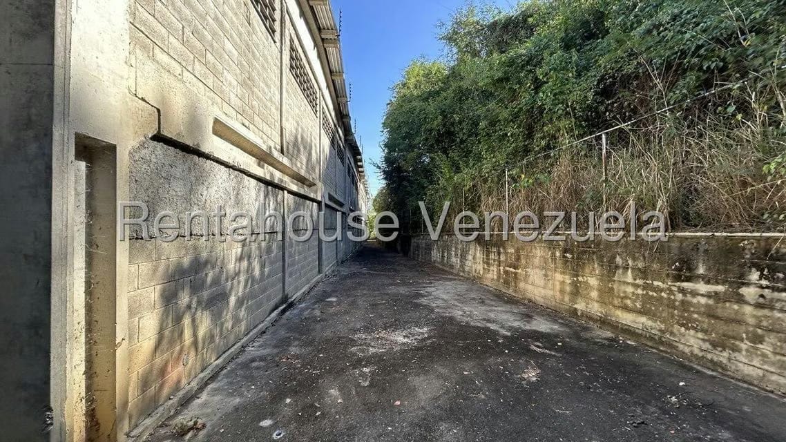 Comercial (Local Comercial) en Venta en Sector Industrial Cloris, Miranda - 39