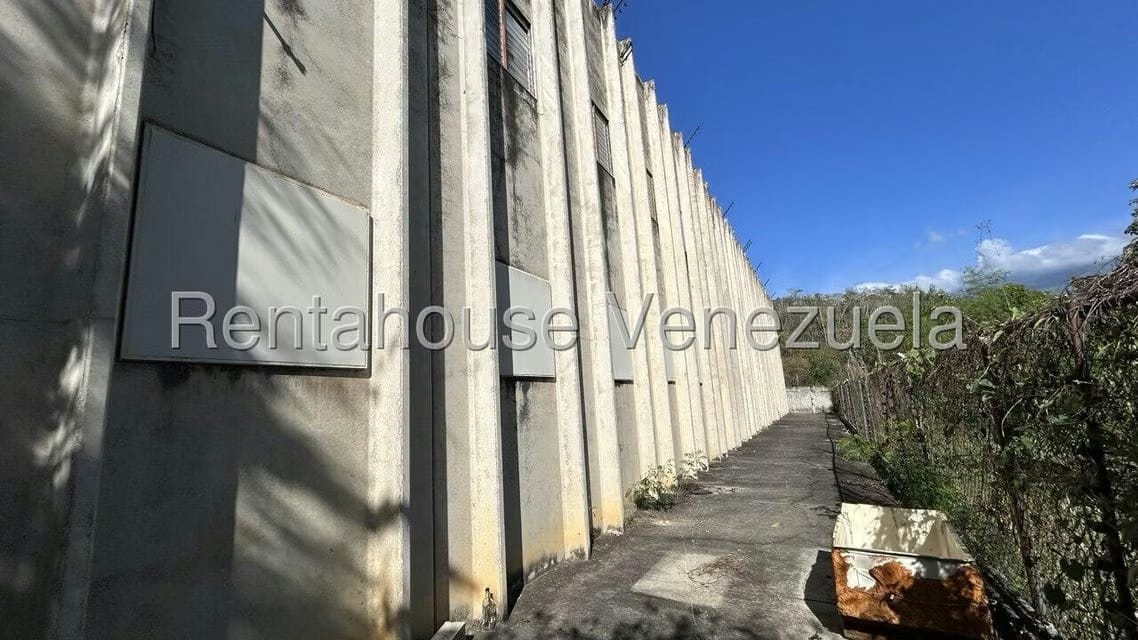 Comercial (Local Comercial) en Venta en Sector Industrial Cloris, Miranda - 42