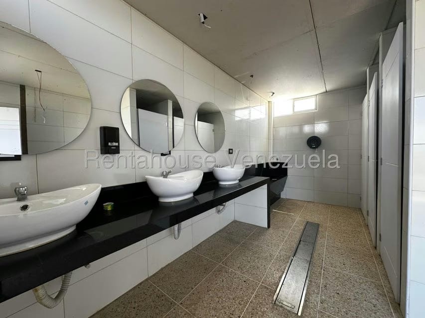 Comercial (Local Comercial) en Alquiler en El Manzano, Lara - 26