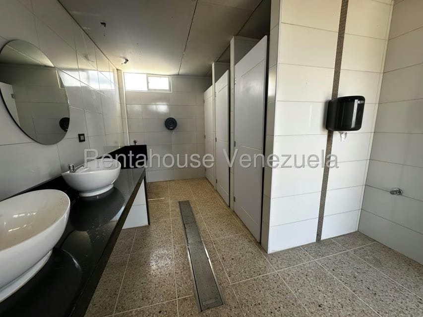 Comercial (Local Comercial) en Alquiler en El Manzano, Lara - 27