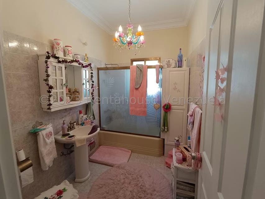 Casa (1 Nivel) en Venta en San Bernardino, Distrito Metropolitano - 77
