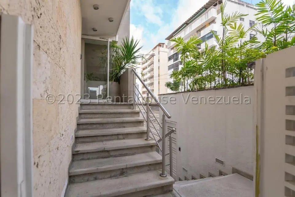 Comercial (Edificio) en Venta en Los Palos Grandes, Distrito Metropolitano - 2