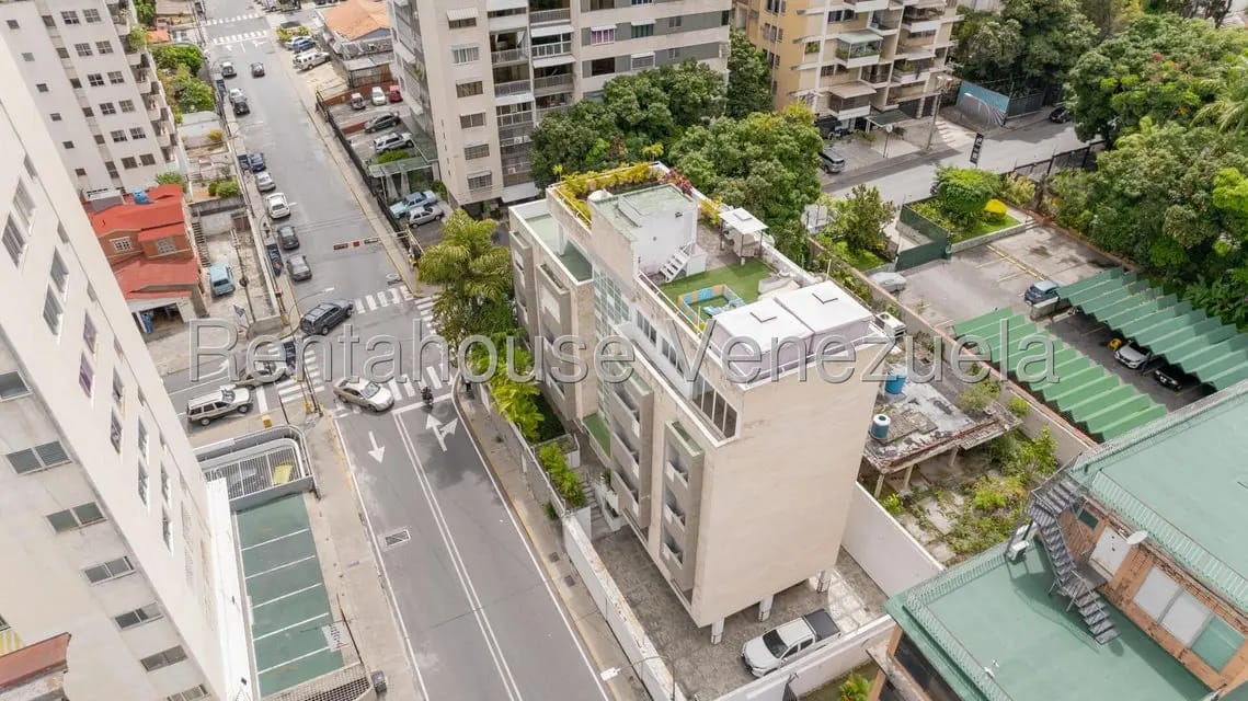 Comercial (Edificio) en Venta en Los Palos Grandes, Distrito Metropolitano - 31
