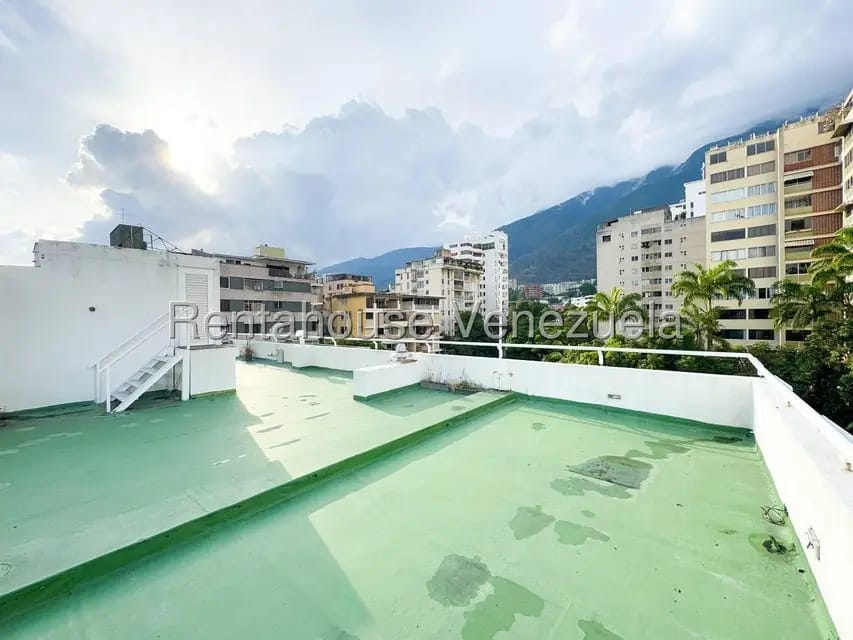 Comercial (Edificio) en Venta en Los Palos Grandes, Distrito Metropolitano - 32