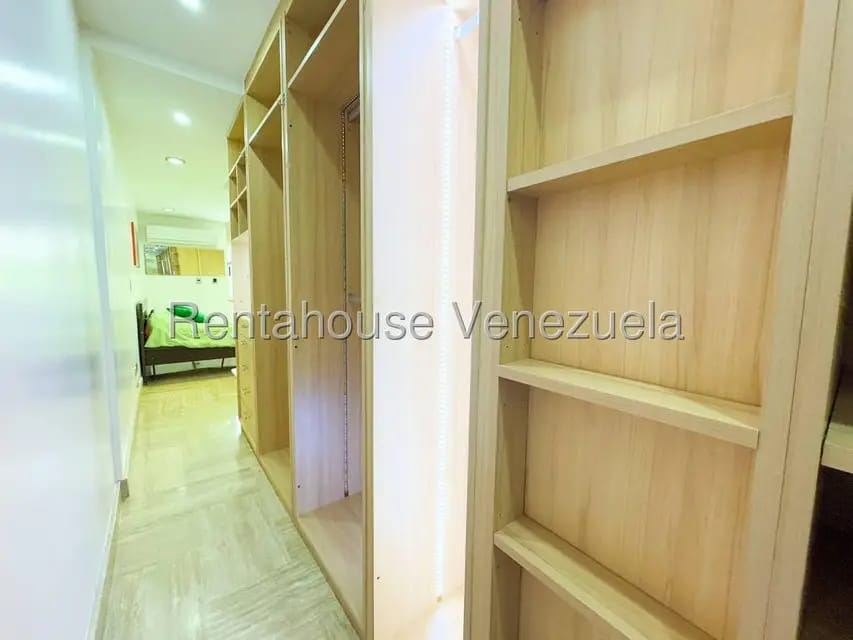 Comercial (Edificio) en Venta en Los Palos Grandes, Distrito Metropolitano - 33