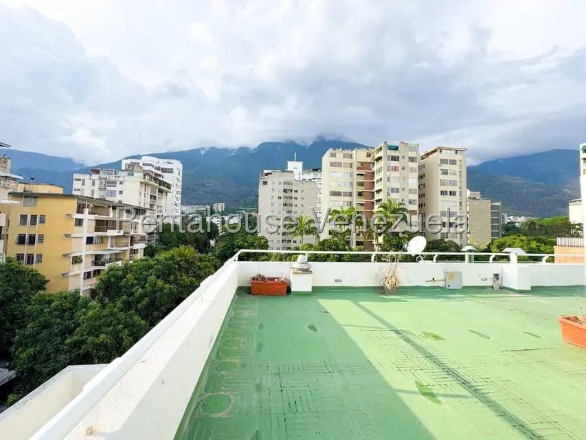 Comercial (Edificio) en Venta en Los Palos Grandes, Distrito Metropolitano - 39