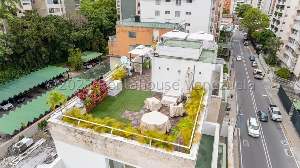 Comercial (Edificio) en Venta en Los Palos Grandes, Distrito Metropolitano - 40