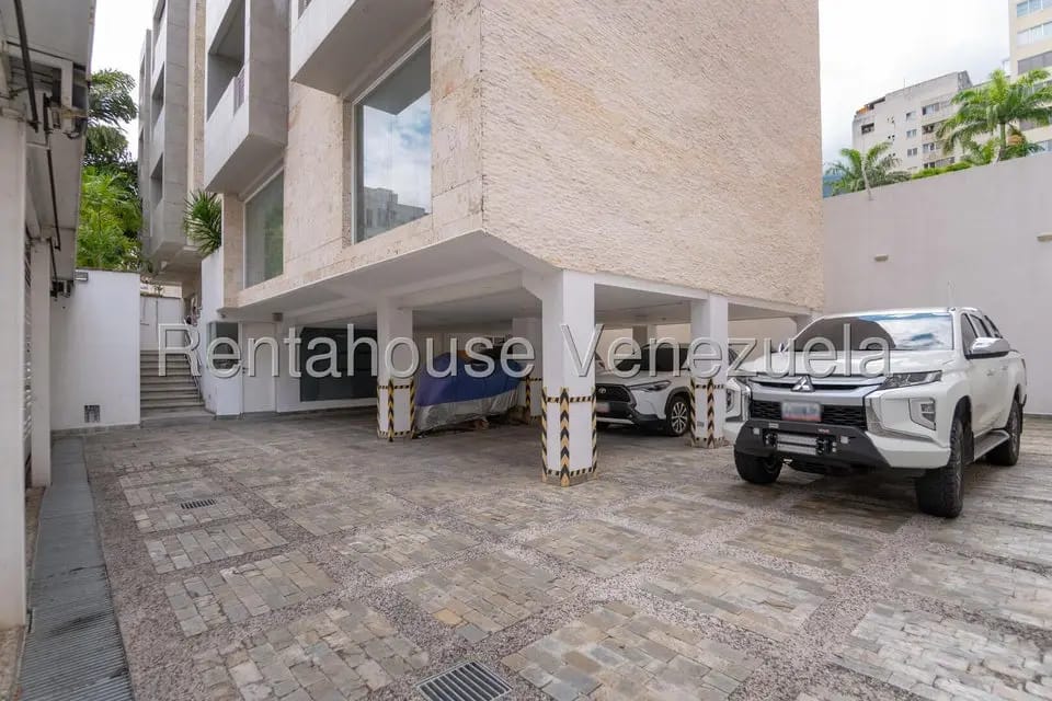 Comercial (Edificio) en Venta en Los Palos Grandes, Distrito Metropolitano - 5