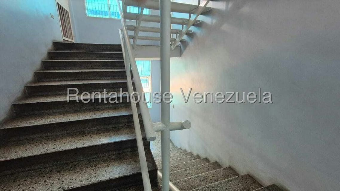 Comercial (Oficina) en Alquiler en Zona Oeste, Lara - 2