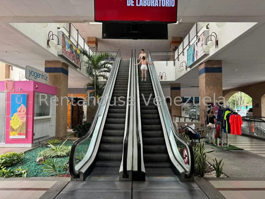 Comercial (Local Comercial) en Alquiler en Prados del Este, Distrito Metropolitano - 2