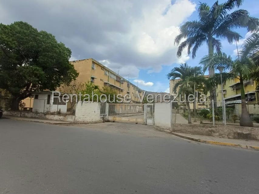 Apartamento (1 Nivel) en Alquiler en Conjunto Residencial Turmero, Aragua - 2