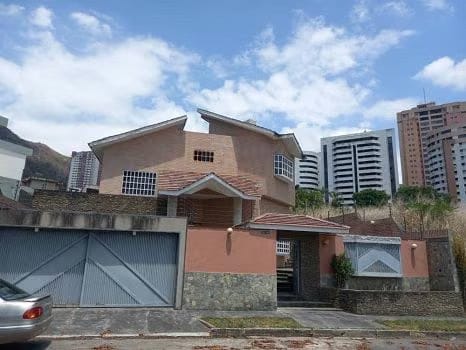 CASA EN VENTA URB. EL PARRAL