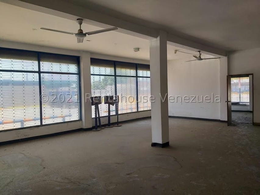 Comercial (Local Comercial) en Venta en Cumana, Zulia - 2