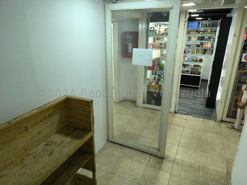 Comercial (Local Comercial) en Alquiler en Parroquia La Candelaria, Distrito Metropolitano - 2
