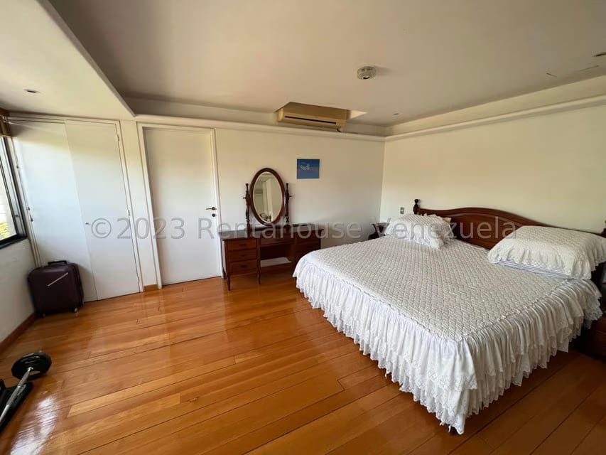 Apartamento (1 Nivel) en Venta en Cumbres de Curumo, Distrito Metropolitano - 27