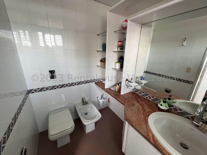 Apartamento (1 Nivel) en Venta en Cumbres de Curumo, Distrito Metropolitano - 36