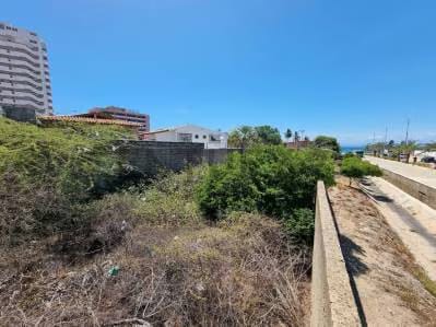 ubicacion inbaltible> terreno a pasos de la playa en el paseo de porlamar - 4