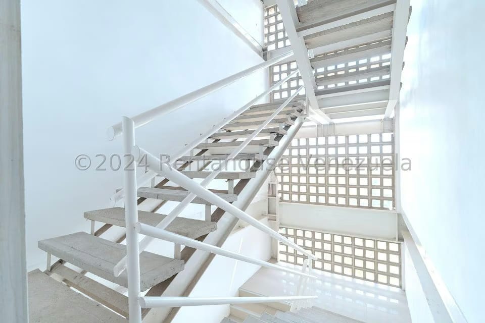 Comercial (Edificio) en Venta en Municipio Carrizal, Miranda - 36