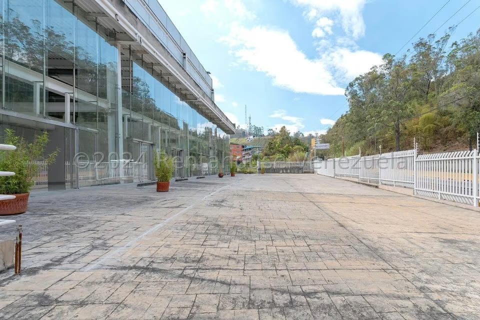 Comercial (Edificio) en Venta en Municipio Carrizal, Miranda - 46