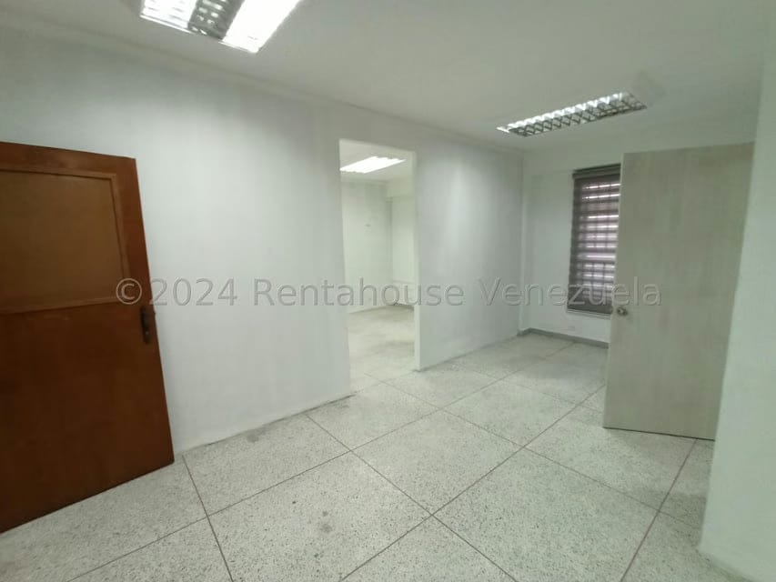 Comercial (Oficina) en Alquiler en Avenida Miranda, Aragua - 13