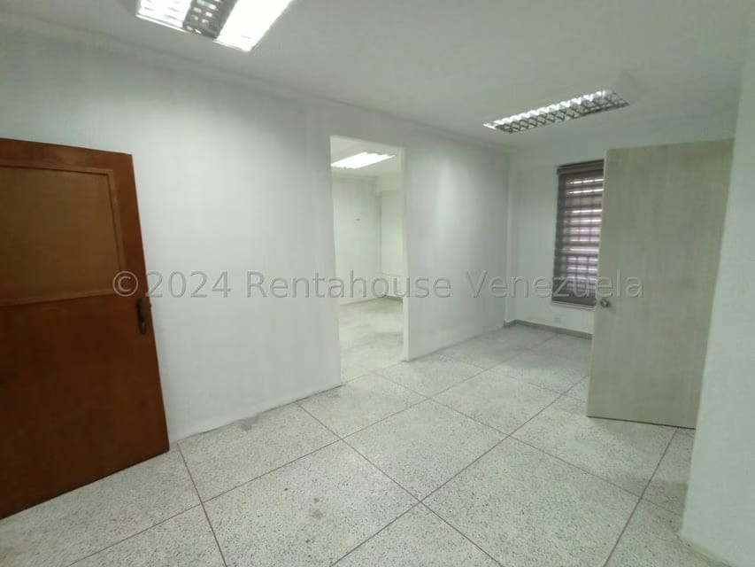 Comercial (Oficina) en Alquiler en Avenida Miranda, Aragua - 14