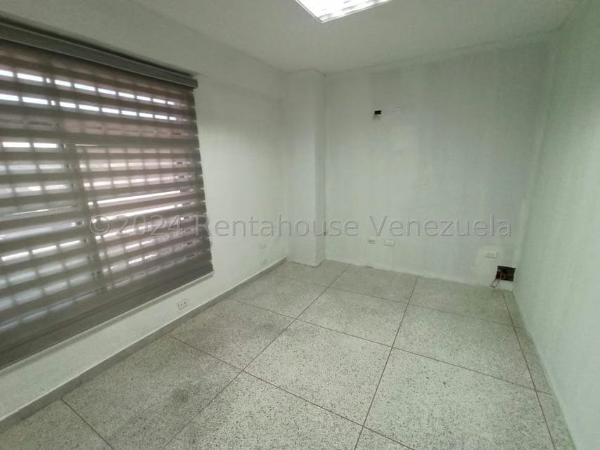 Comercial (Oficina) en Alquiler en Avenida Miranda, Aragua - 15