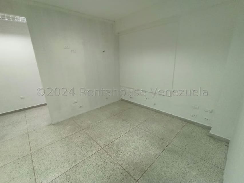 Comercial (Oficina) en Alquiler en Avenida Miranda, Aragua - 17