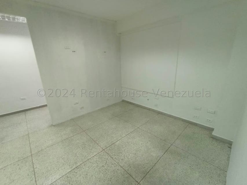 Comercial (Oficina) en Alquiler en Avenida Miranda, Aragua - 18