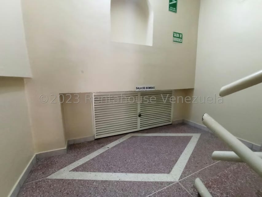 Comercial (Oficina) en Alquiler en Avenida Miranda, Aragua - 3